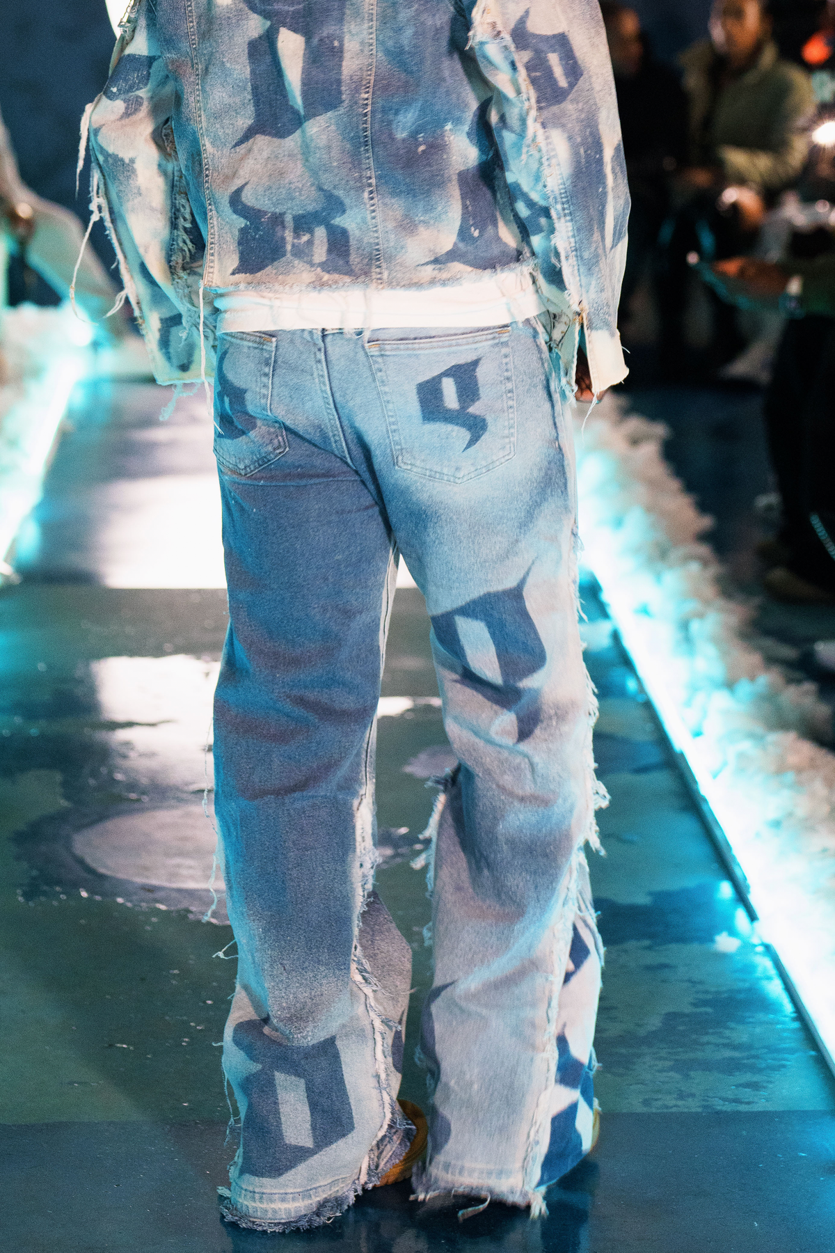 De Vinci Dusk Blue wide-leg flared jeans, navy denim with a relaxed fit and stylish flare silhouette.
