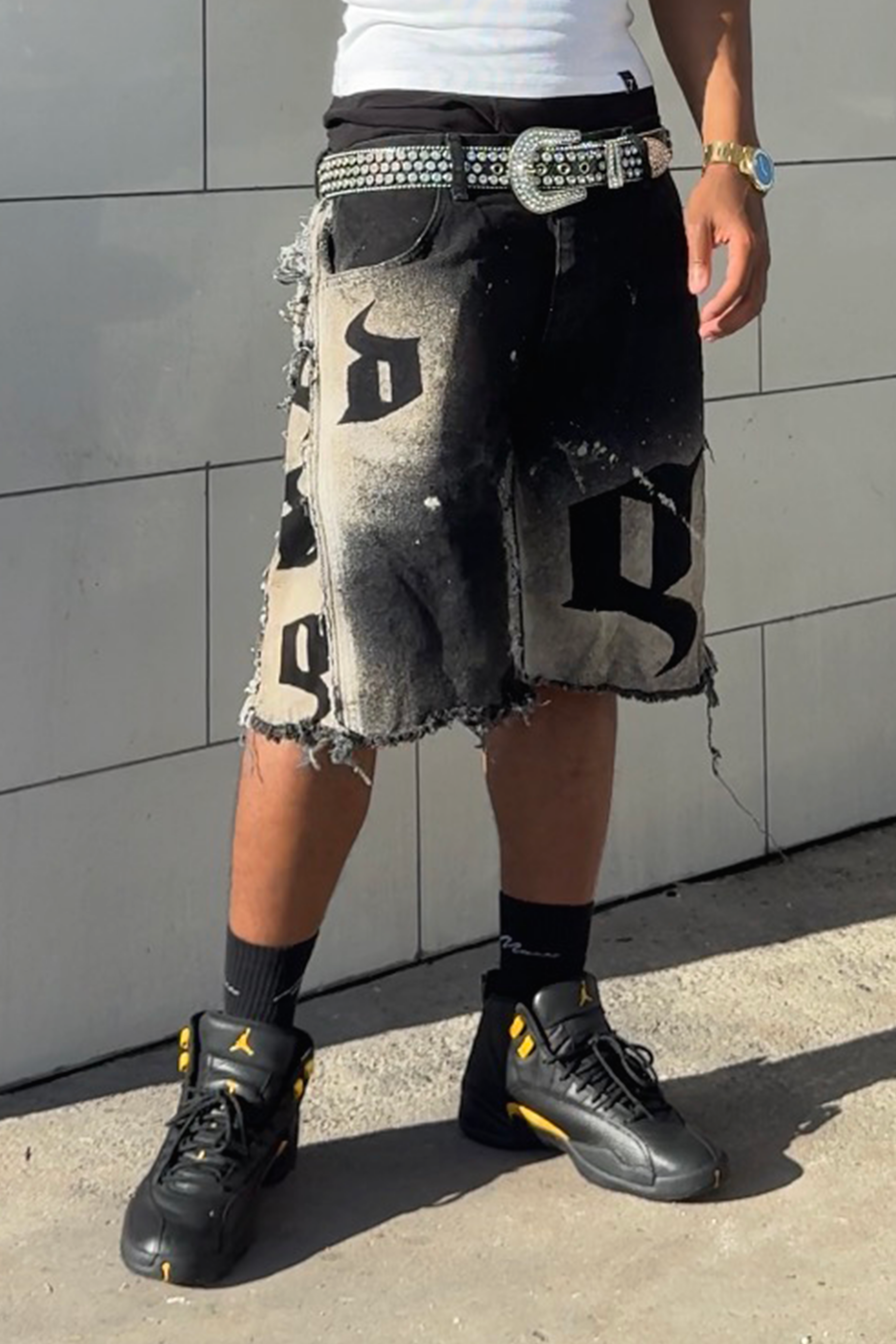 De Vinci Noir Renegade 3/4 Baggy Jorts denim jeans with a relaxed fit and distressed details, displayed on a plain background.