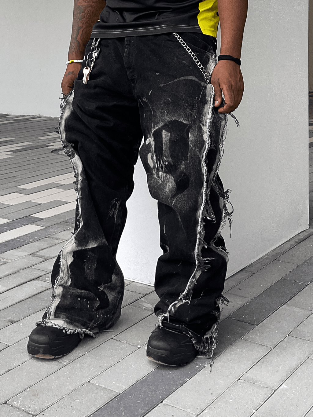 "Noir Renegade" Baggy Jeans image 3